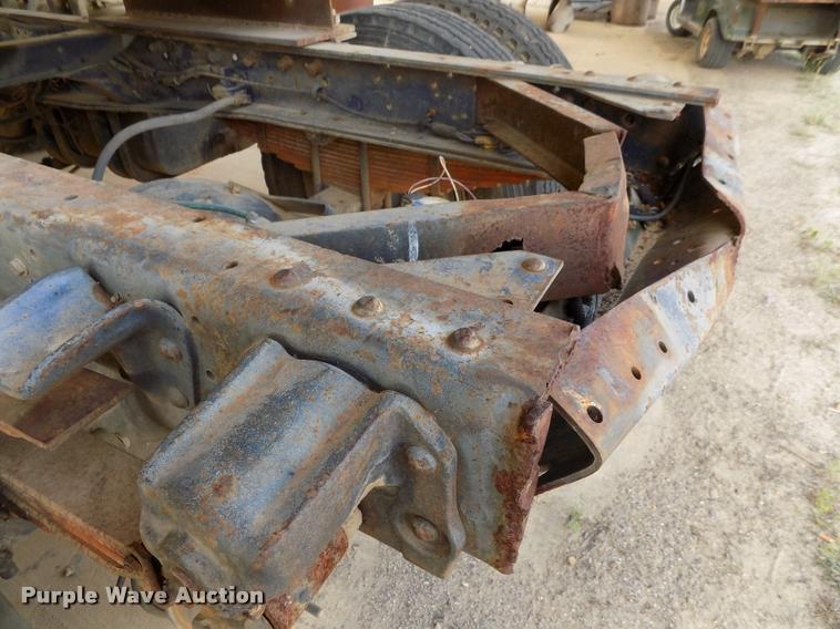 image for item DC7231 1987 Ford C800 truck chassis