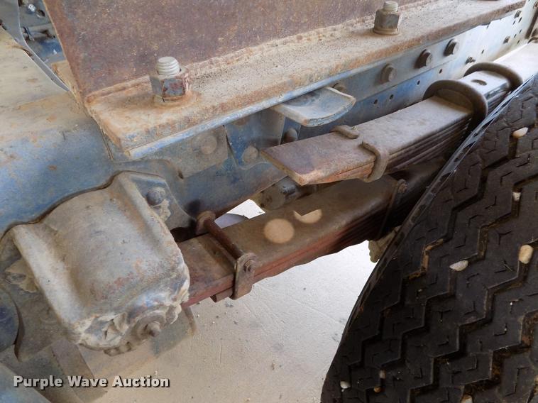 image for item DC7231 1987 Ford C800 truck chassis