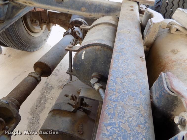 image for item DC7231 1987 Ford C800 truck chassis