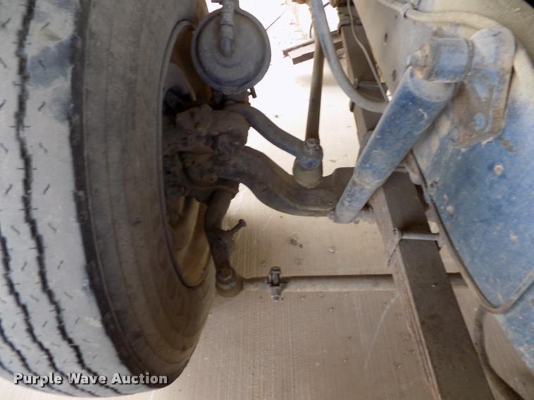 image for item DC7231 1987 Ford C800 truck chassis