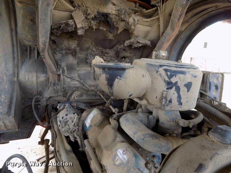 image for item DC7231 1987 Ford C800 truck chassis