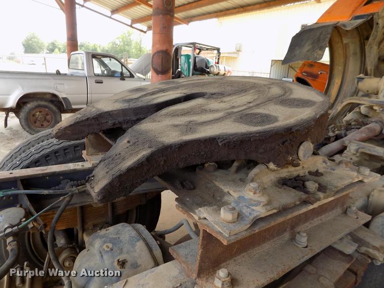 image for item DC7231 1987 Ford C800 truck chassis