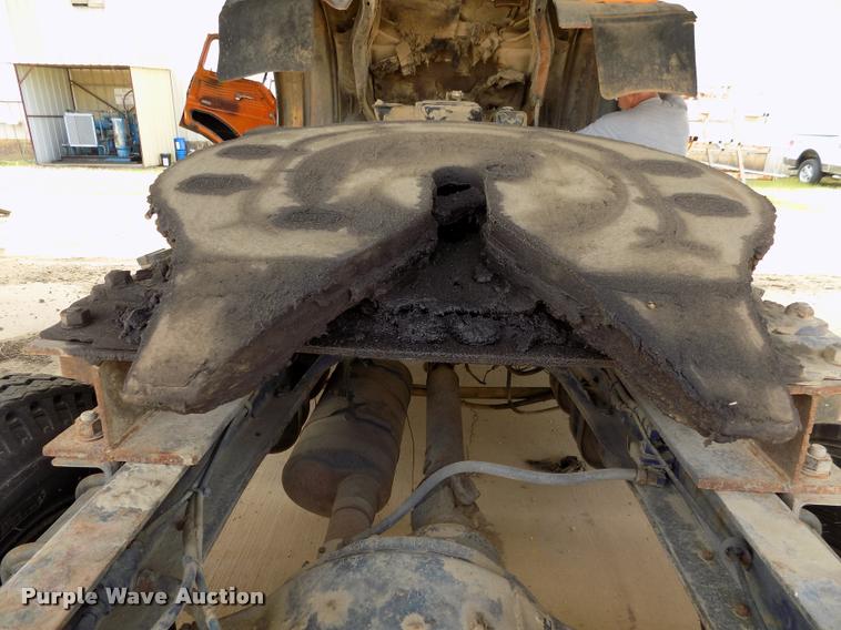 image for item DC7231 1987 Ford C800 truck chassis