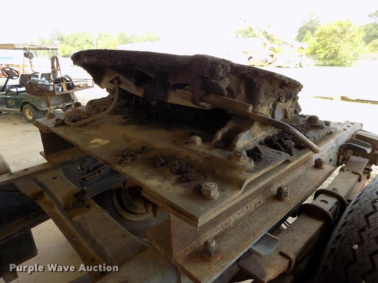 image for item DC7231 1987 Ford C800 truck chassis