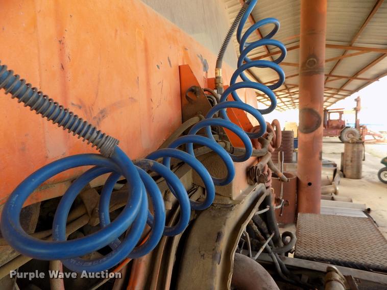 image for item DC7231 1987 Ford C800 truck chassis