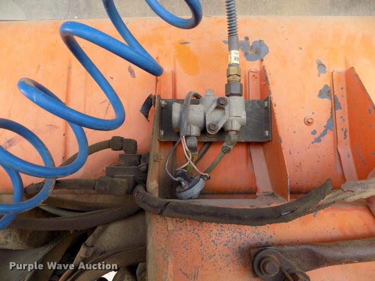 image for item DC7231 1987 Ford C800 truck chassis