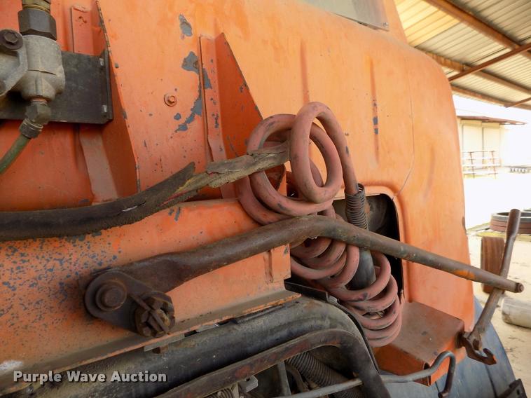 image for item DC7231 1987 Ford C800 truck chassis