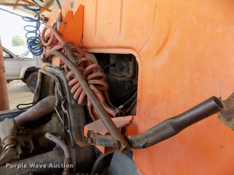 image for item DC7231 1987 Ford C800 truck chassis