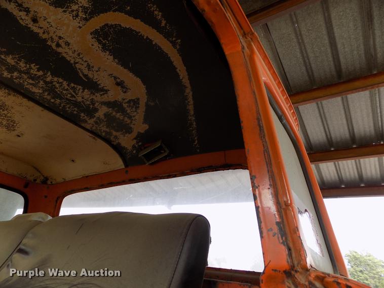 image for item DC7231 1987 Ford C800 truck chassis