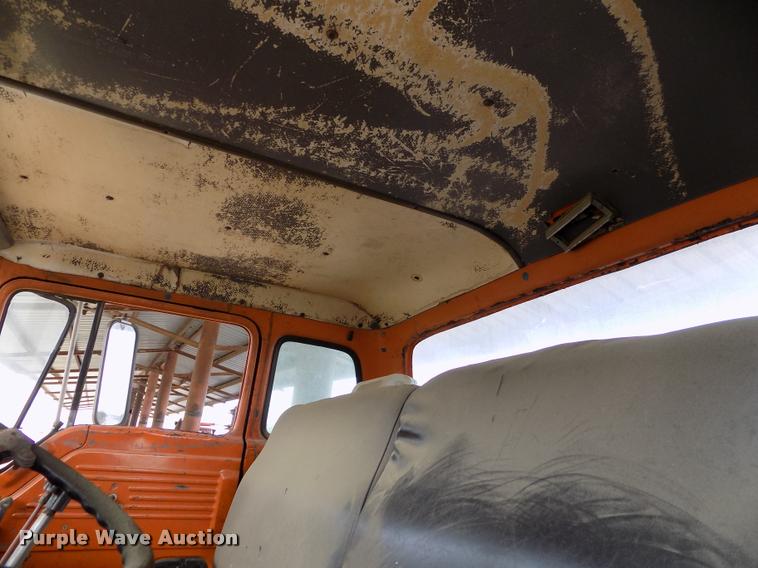 image for item DC7231 1987 Ford C800 truck chassis