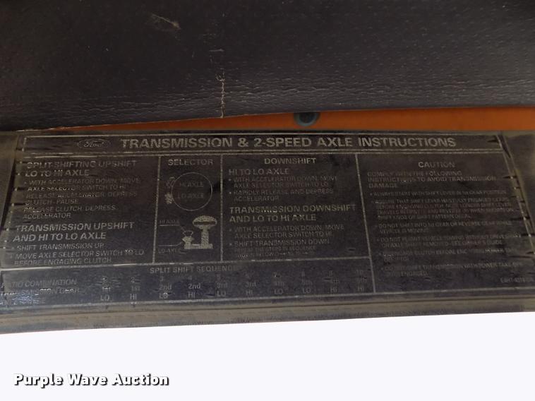 image for item DC7231 1987 Ford C800 truck chassis