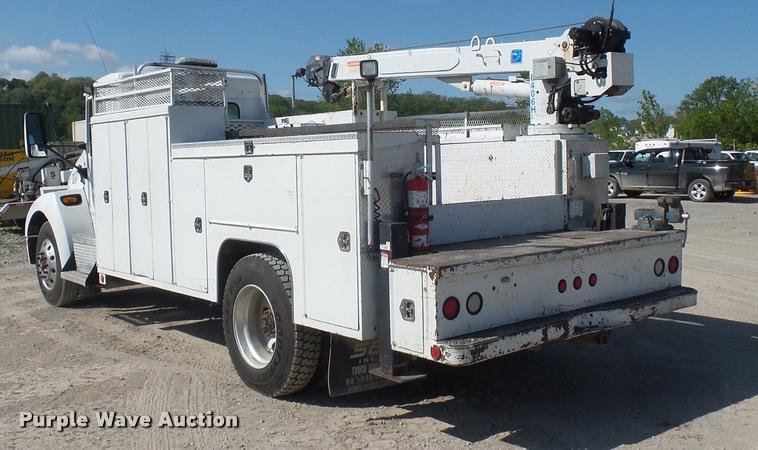 image for item DD9346 2005 Kenworth T300 service truck with crane