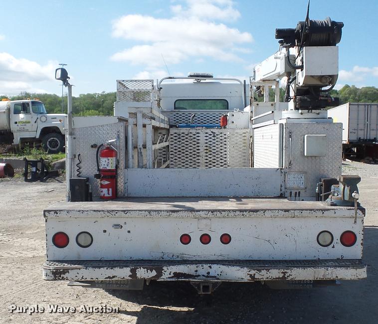 image for item DD9346 2005 Kenworth T300 service truck with crane