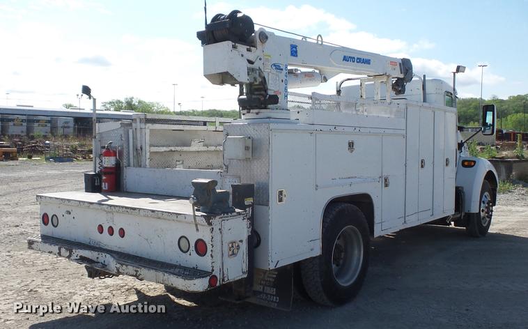 image for item DD9346 2005 Kenworth T300 service truck with crane