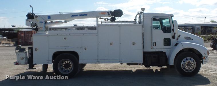 image for item DD9346 2005 Kenworth T300 service truck with crane
