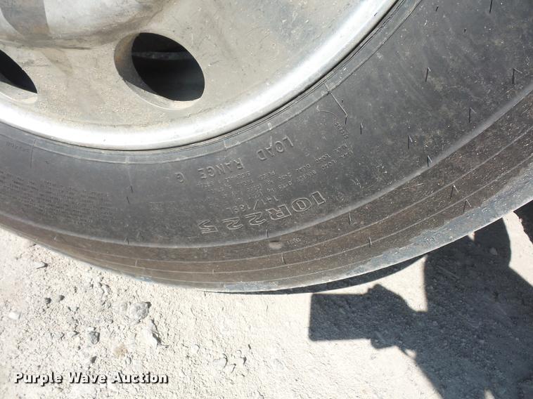 image for item DD9346 2005 Kenworth T300 service truck with crane