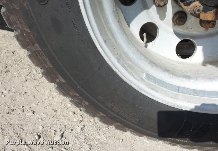 image for item DD9346 2005 Kenworth T300 service truck with crane