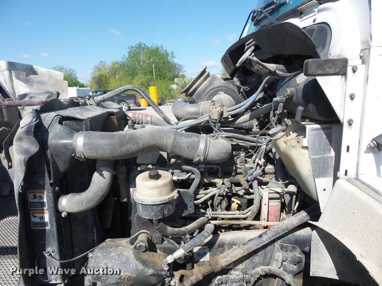 image for item DD9346 2005 Kenworth T300 service truck with crane