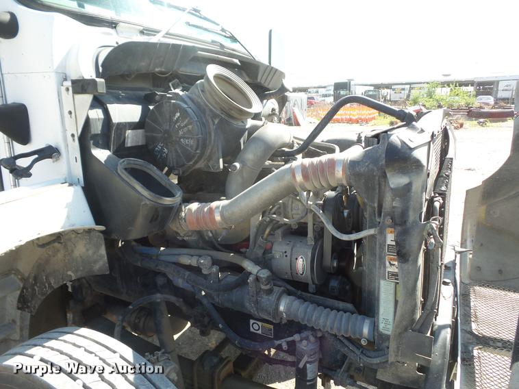 image for item DD9346 2005 Kenworth T300 service truck with crane