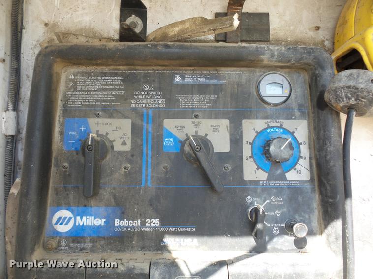 image for item DD9346 2005 Kenworth T300 service truck with crane