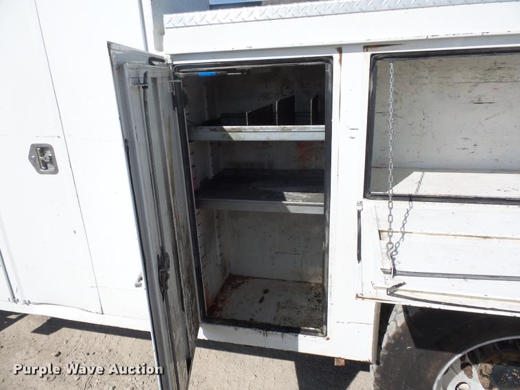 image for item DD9346 2005 Kenworth T300 service truck with crane