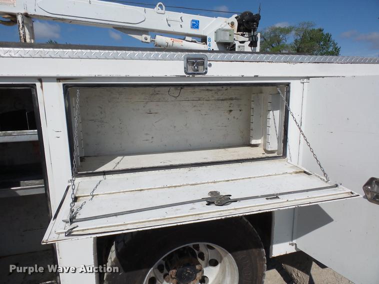 image for item DD9346 2005 Kenworth T300 service truck with crane