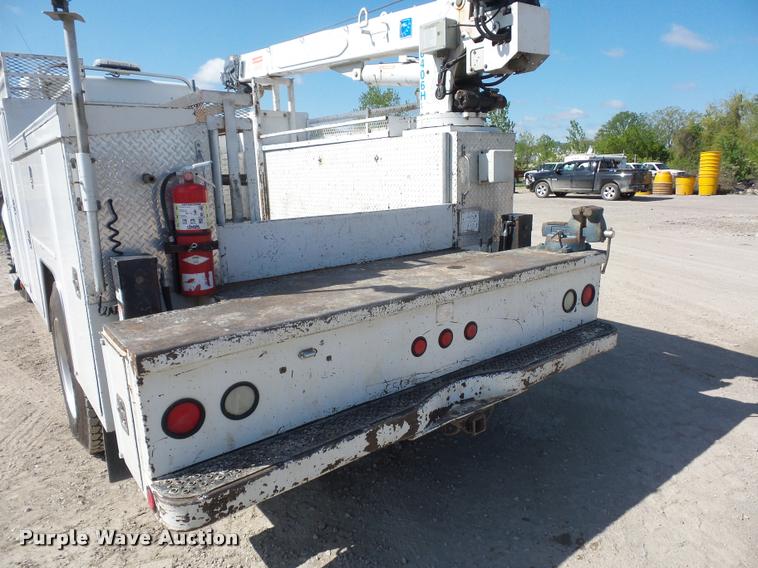 image for item DD9346 2005 Kenworth T300 service truck with crane