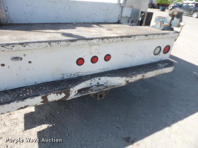 image for item DD9346 2005 Kenworth T300 service truck with crane