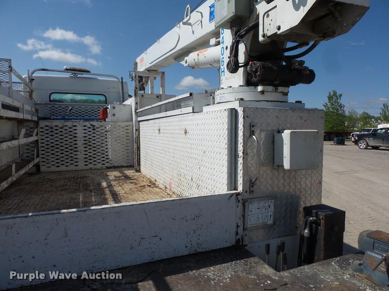 image for item DD9346 2005 Kenworth T300 service truck with crane