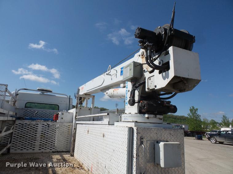 image for item DD9346 2005 Kenworth T300 service truck with crane