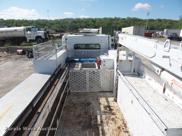 image for item DD9346 2005 Kenworth T300 service truck with crane