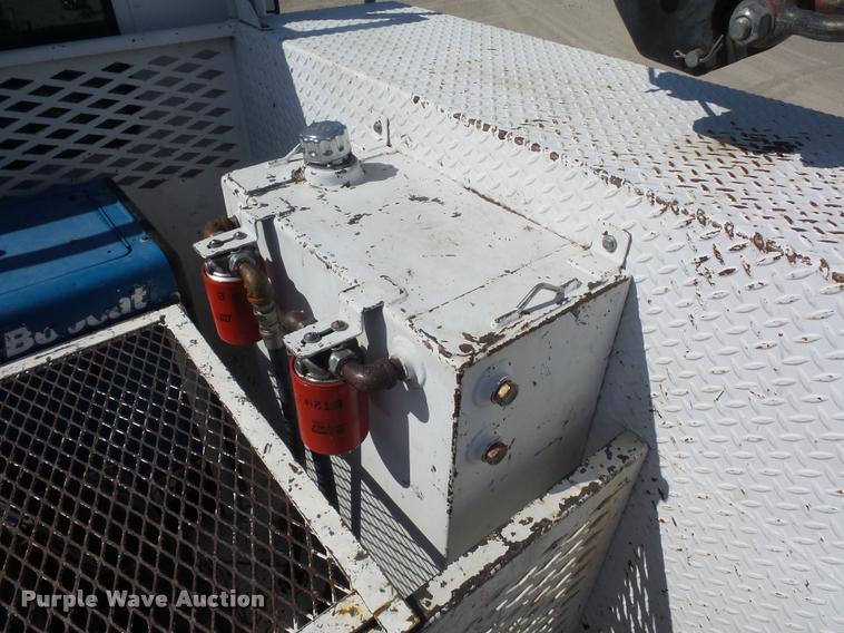 image for item DD9346 2005 Kenworth T300 service truck with crane