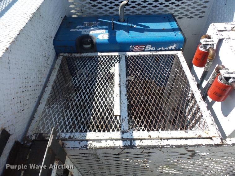 image for item DD9346 2005 Kenworth T300 service truck with crane