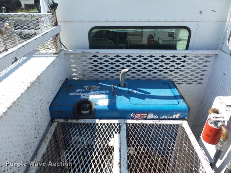 image for item DD9346 2005 Kenworth T300 service truck with crane