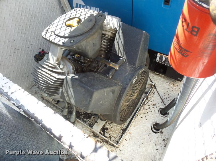 image for item DD9346 2005 Kenworth T300 service truck with crane