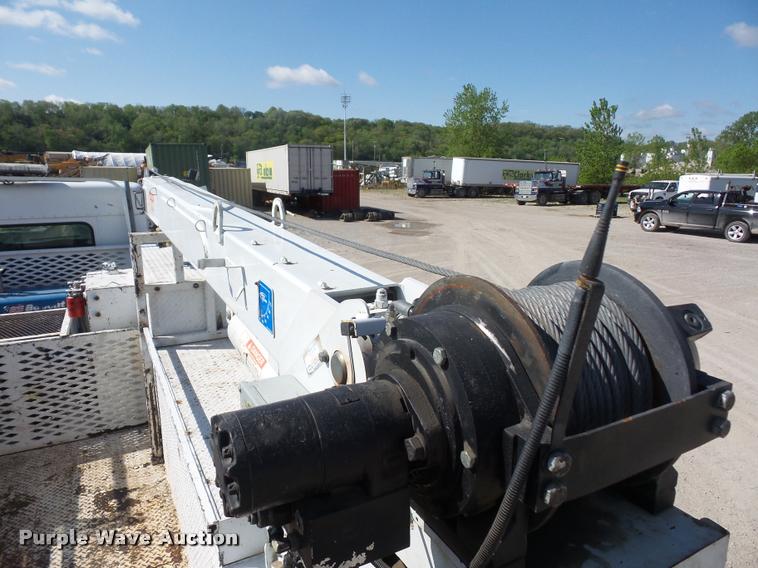 image for item DD9346 2005 Kenworth T300 service truck with crane