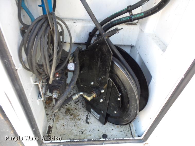 image for item DD9346 2005 Kenworth T300 service truck with crane