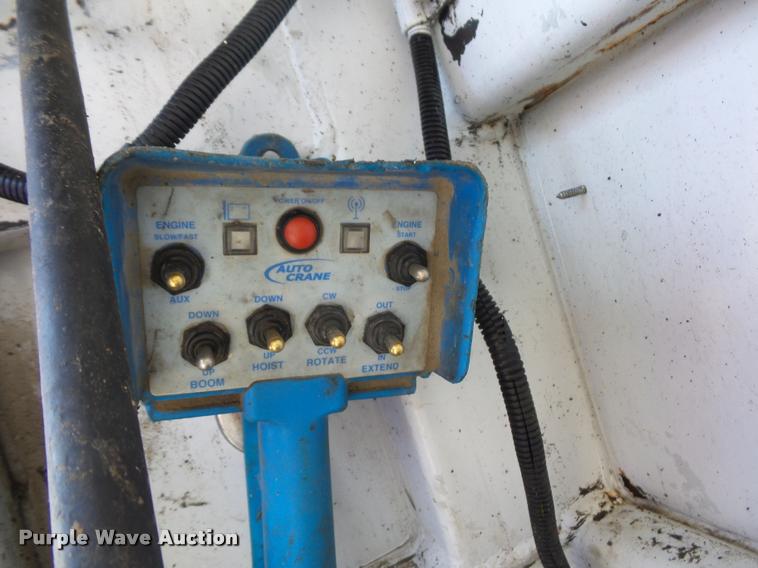 image for item DD9346 2005 Kenworth T300 service truck with crane