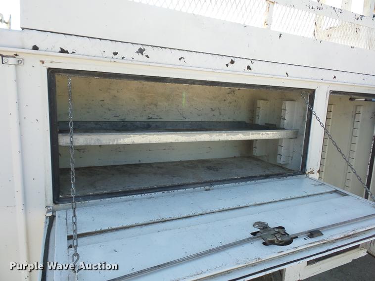 image for item DD9346 2005 Kenworth T300 service truck with crane