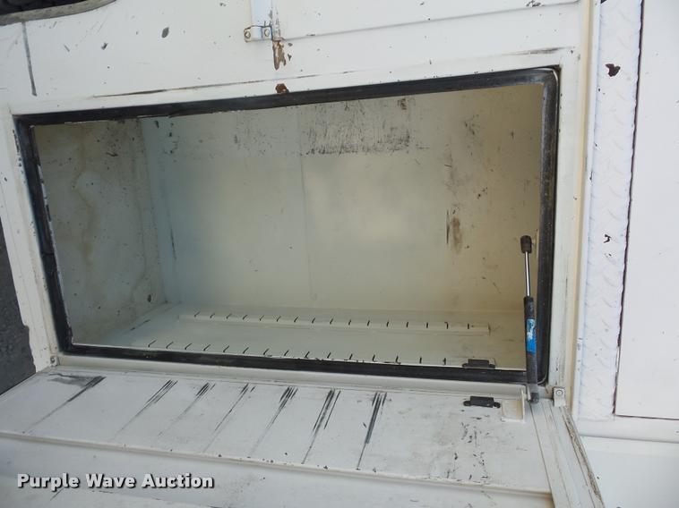 image for item DD9346 2005 Kenworth T300 service truck with crane