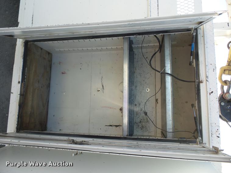 image for item DD9346 2005 Kenworth T300 service truck with crane