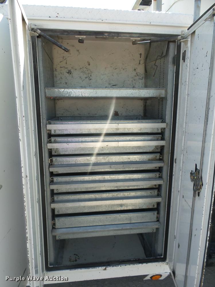 image for item DD9346 2005 Kenworth T300 service truck with crane