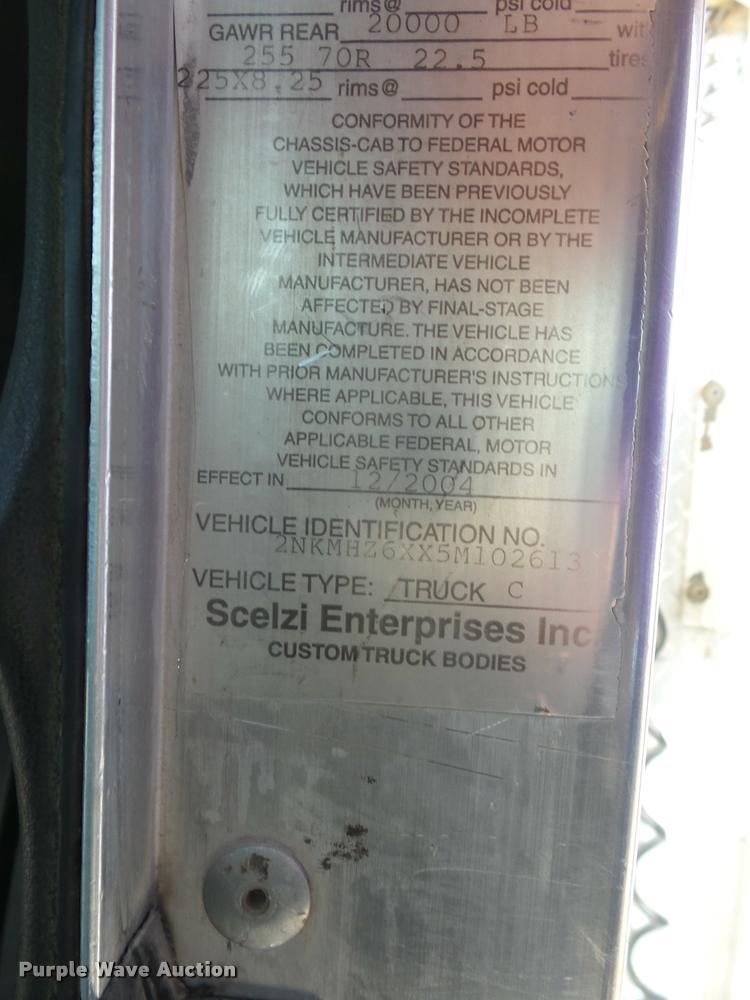 image for item DD9346 2005 Kenworth T300 service truck with crane