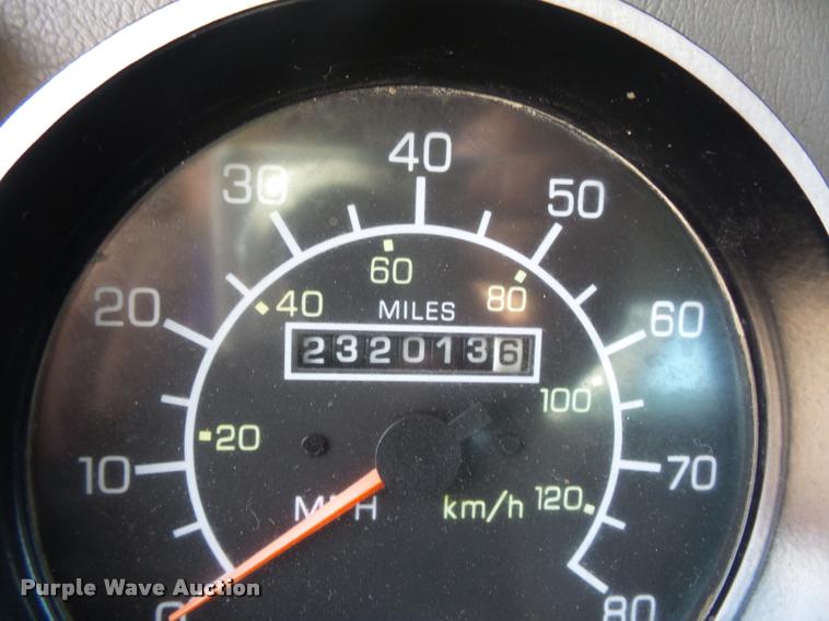 image for item DD9346 2005 Kenworth T300 service truck with crane