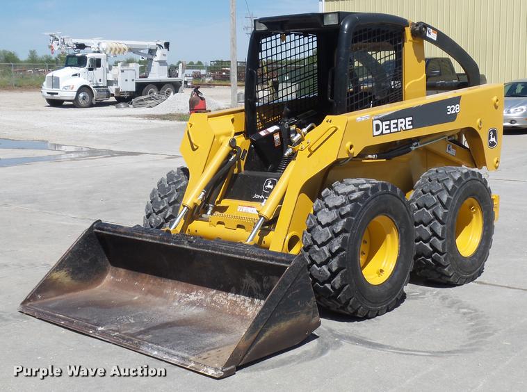 image for item DD9356 2007 John Deere 328 skid steer