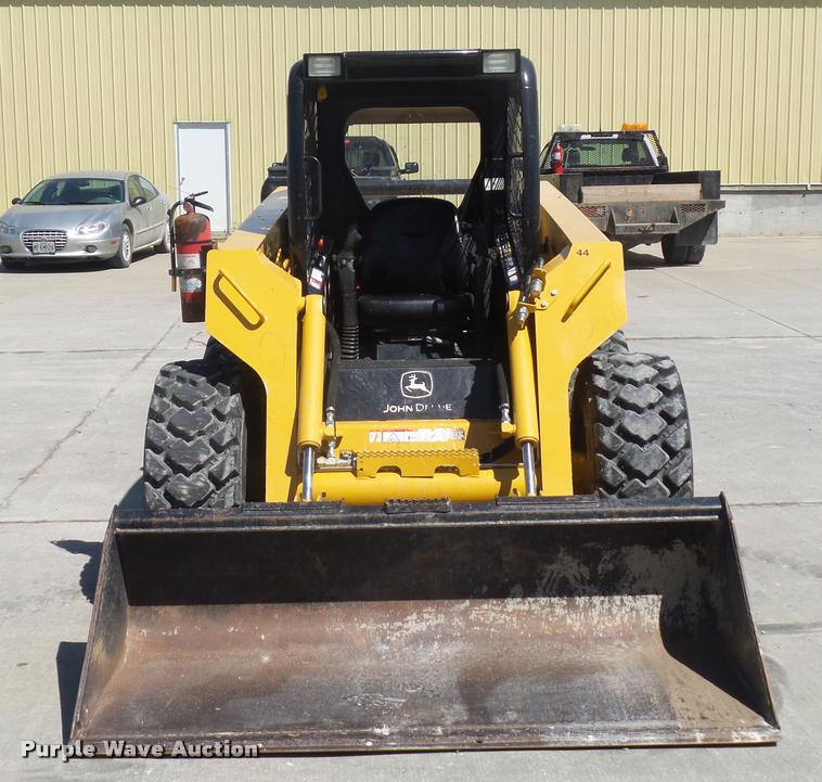 image for item DD9356 2007 John Deere 328 skid steer