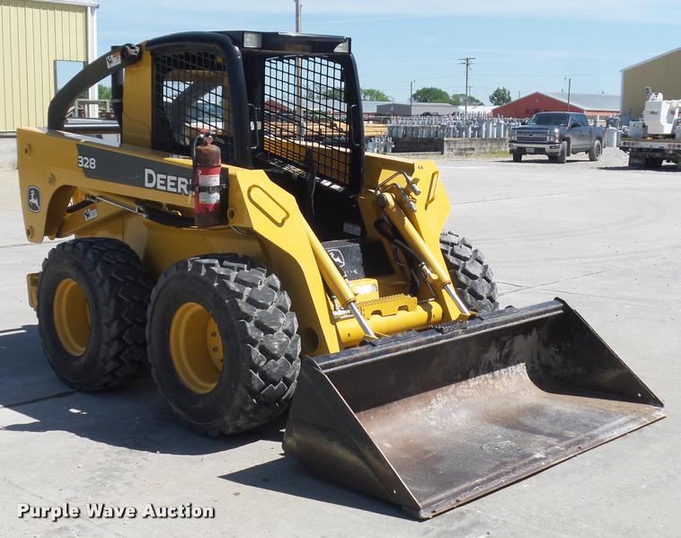 image for item DD9356 2007 John Deere 328 skid steer