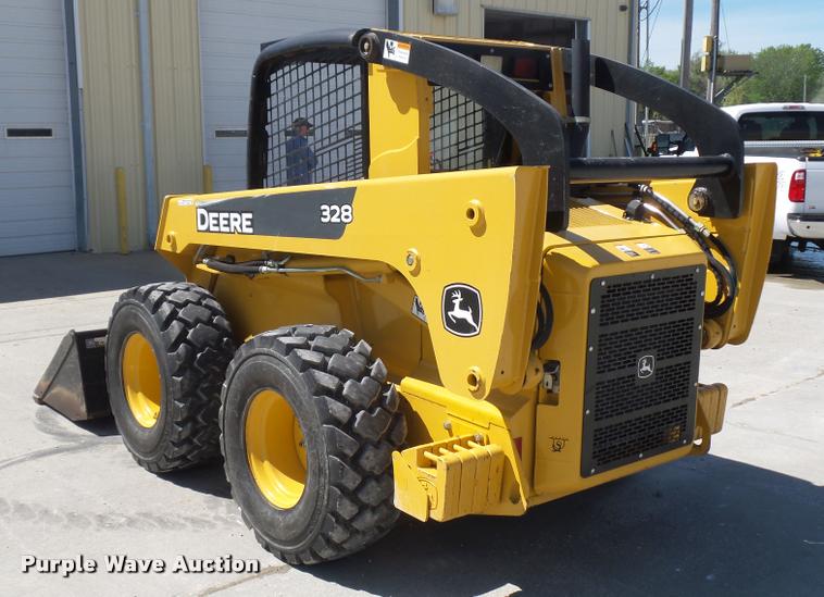 image for item DD9356 2007 John Deere 328 skid steer