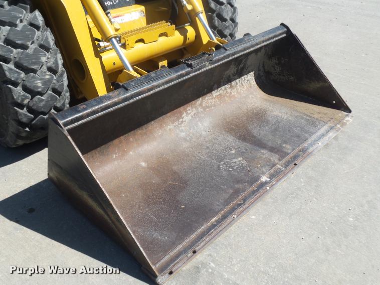 image for item DD9356 2007 John Deere 328 skid steer
