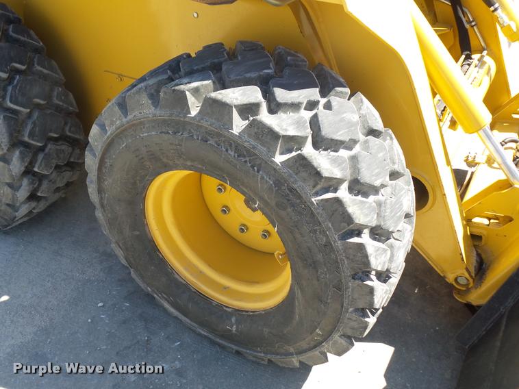 image for item DD9356 2007 John Deere 328 skid steer